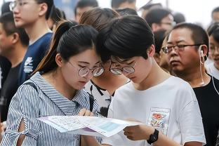 乔治：我还记得以前不得不对抗哈登的日子 现在看他打球很有趣